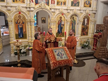Праздничная ночная служба в храме Преображения Господня
